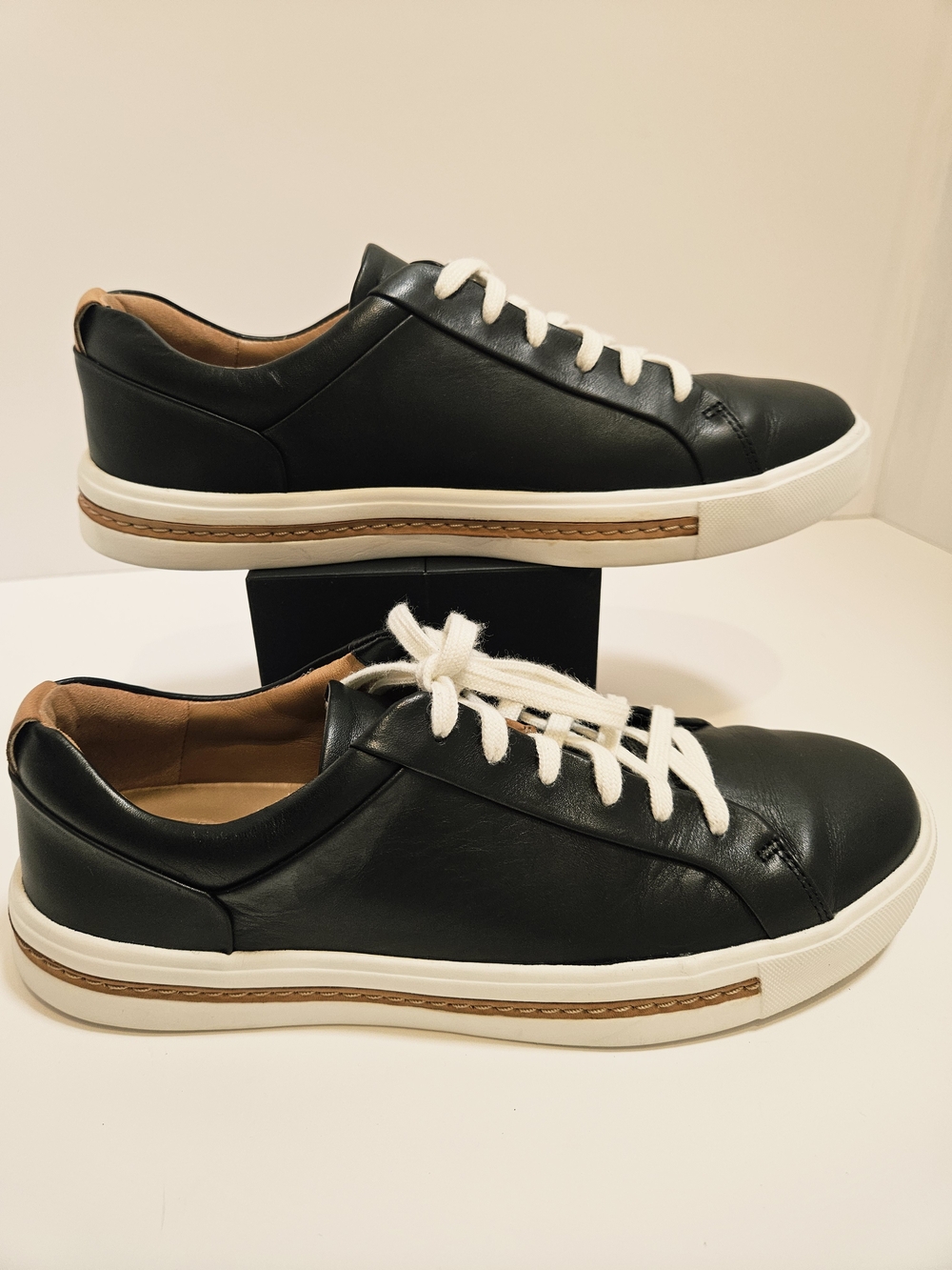 Clarks Women's Black Leather Lace-Up Sneakers sz 8.5 M Casual Style 261416424060